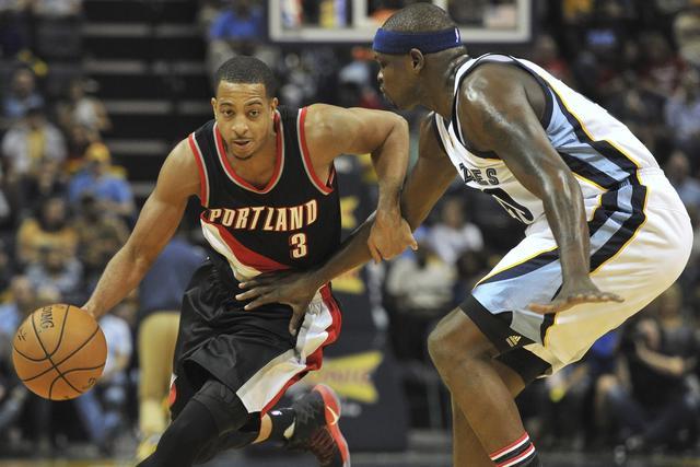 捧起冠军奖 捧起冠军奖