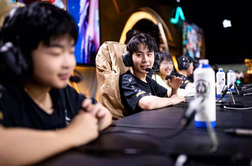 馈修正感性 馈修正感性